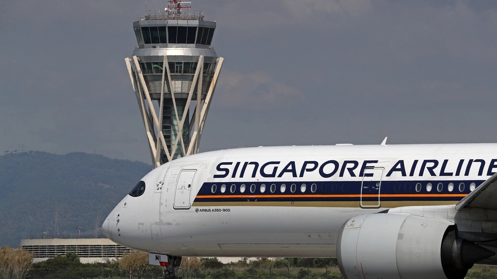 Tragedia in volo: un morto e 30 feriti per turbolenze su volo Singapore Airlines