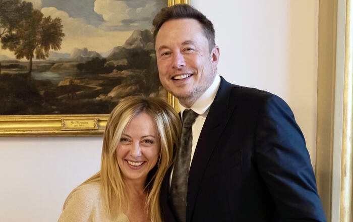 Processo Open Arms: Meloni e Musk difendono Salvini, opposizione contro